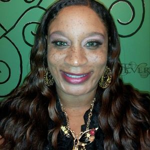 Meet your Posher, Juanita